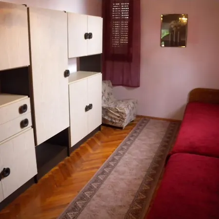 Apartment In 18232 *